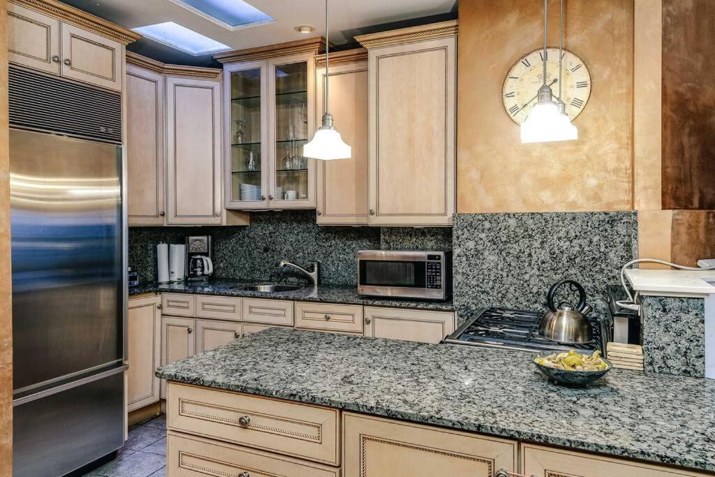 Апартаменты Historic And Unique Brownstone In Gold Coast - Downtown - 3 Чикаго Экстерьер фото