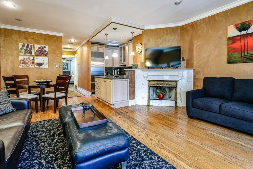 Апартаменты Historic And Unique Brownstone In Gold Coast - Downtown - 3 Чикаго Экстерьер фото