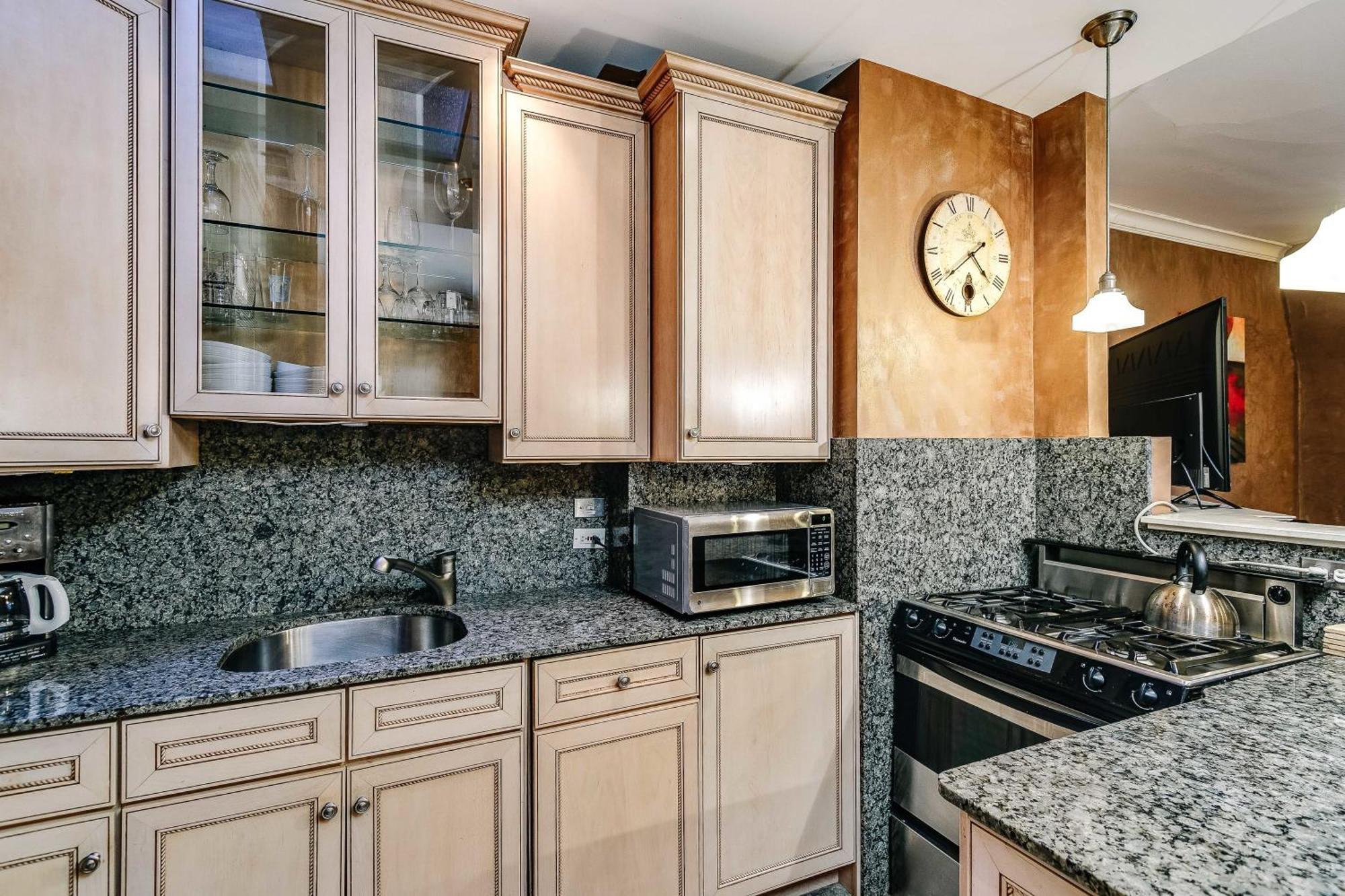 Апартаменты Historic And Unique Brownstone In Gold Coast - Downtown - 3 Чикаго Экстерьер фото